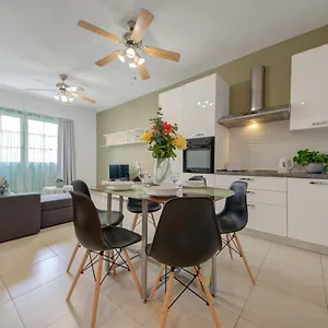 Azure Haven - And Penthouse By Shortletsmalta Apartment Gzira